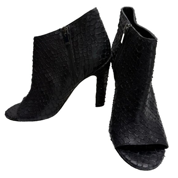 Vince Sierra Peep Toe Bootie Black Textured Python Pattern Heel Size 38 7.5 US - Picture 3 of 13